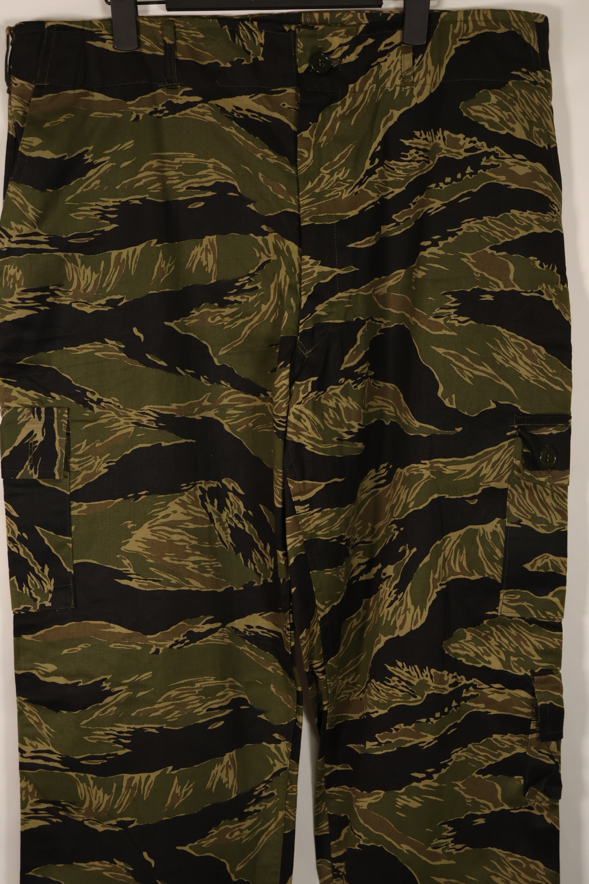 Real deadstock Okinawa Tiger Tiger Stripe Pants US-L in mint condition