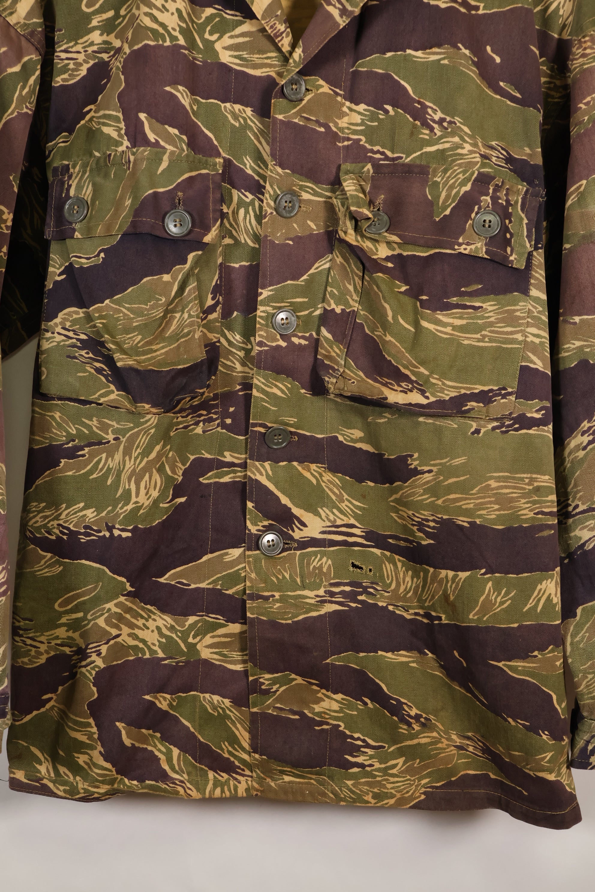 Mid 1960s US cut LARGE Okinawa Tiger Tiger striped shirt, faded, used.