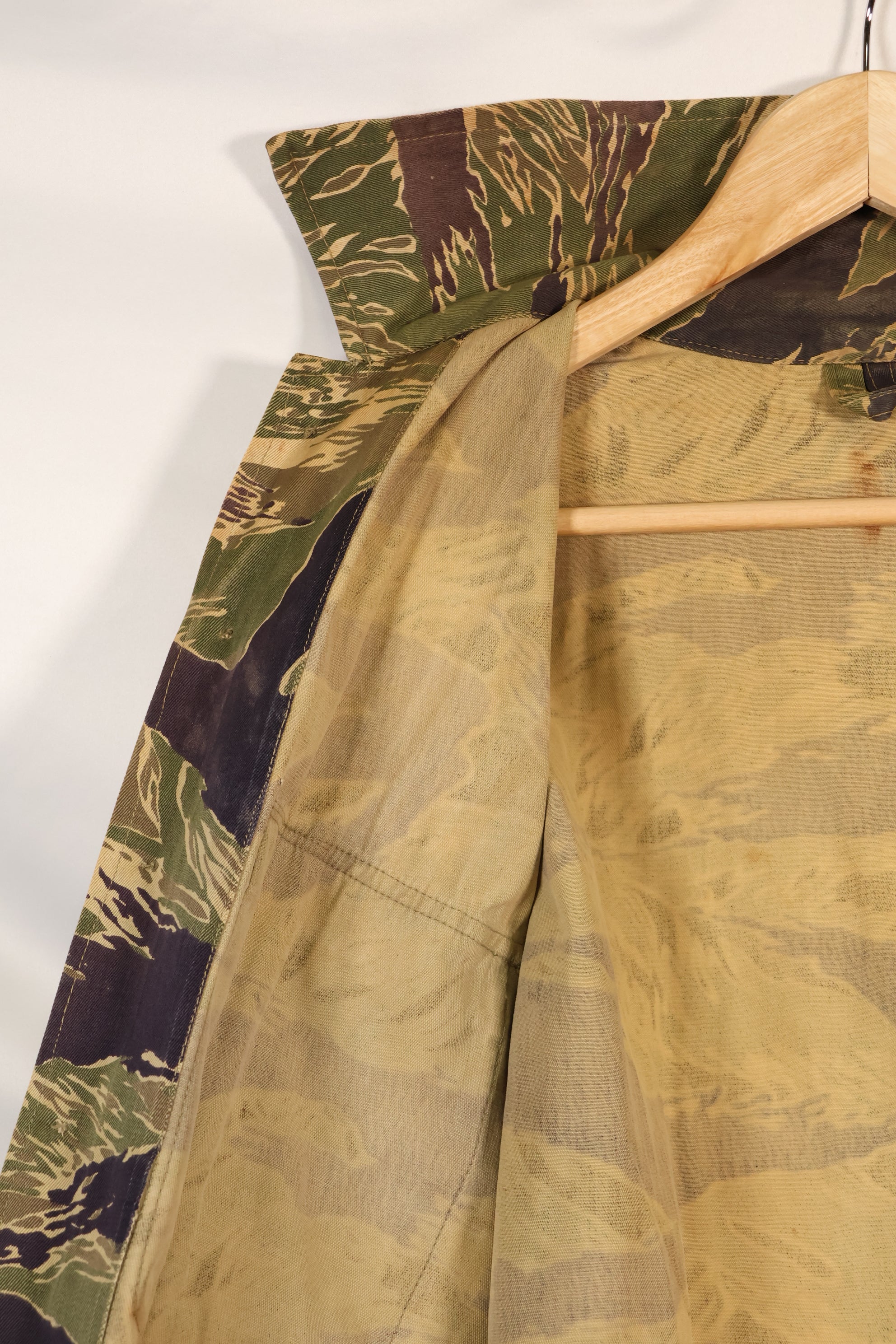 Mid 1960s US cut LARGE Okinawa Tiger Tiger striped shirt, faded, used.