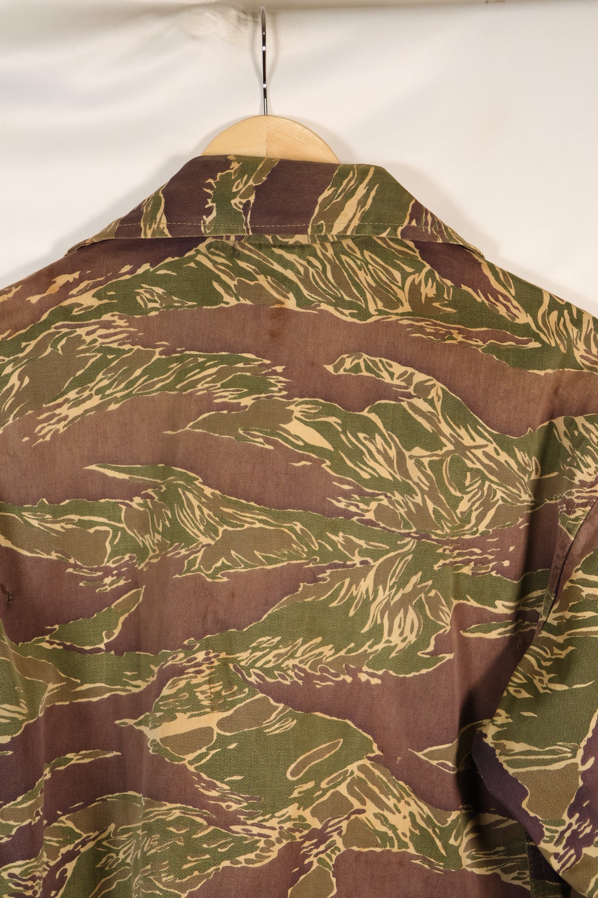 Mid 1960s US cut LARGE Okinawa Tiger Tiger striped shirt, faded, used.