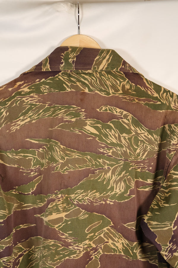 Mid 1960s US cut LARGE Okinawa Tiger Tiger striped shirt, faded, used.