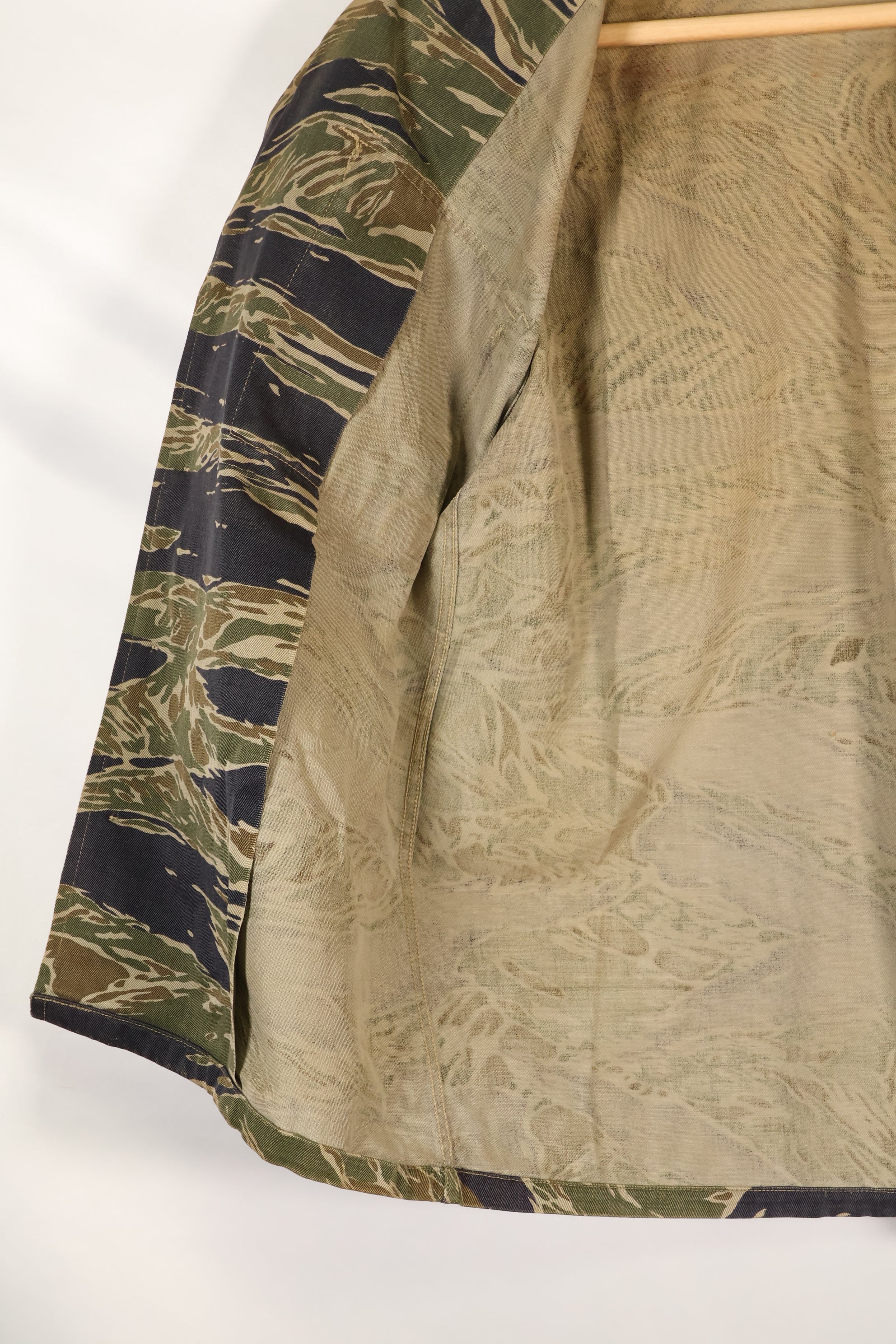 1960's semi A-M silver tiger shirt Asian cut epaulette modified used