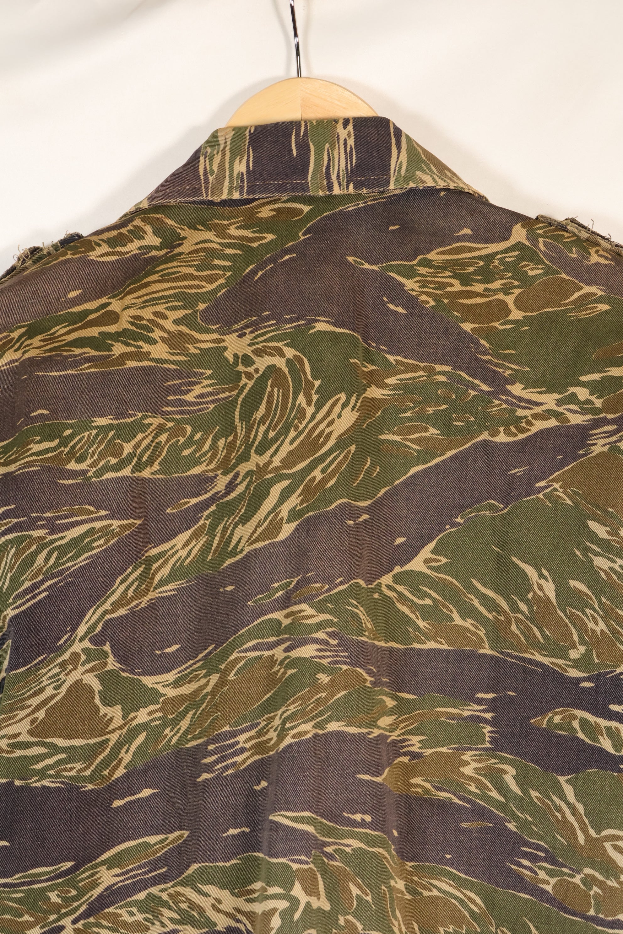 1960's semi A-M silver tiger shirt Asian cut epaulette modified used