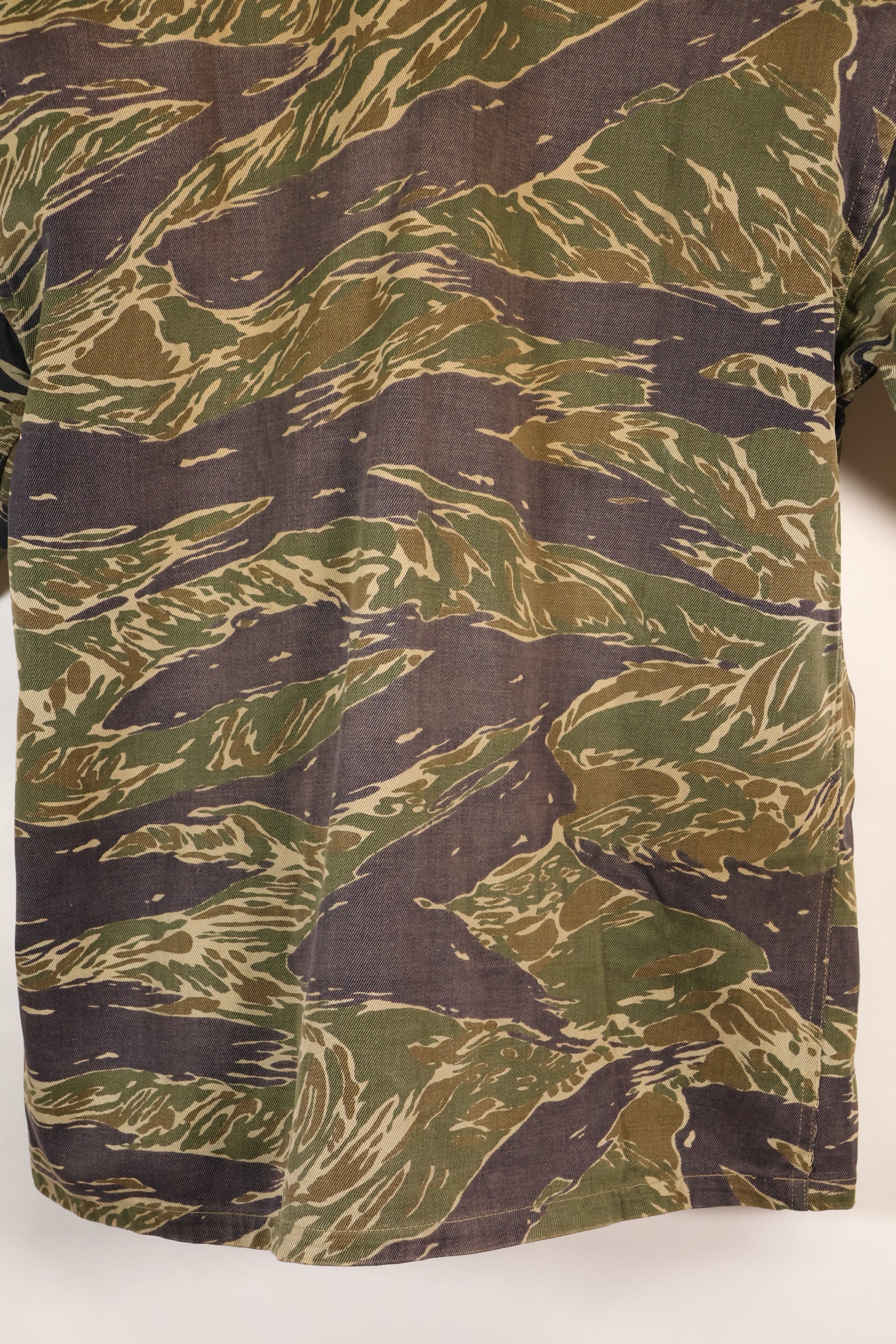 1960's semi A-M silver tiger shirt Asian cut epaulette modified used