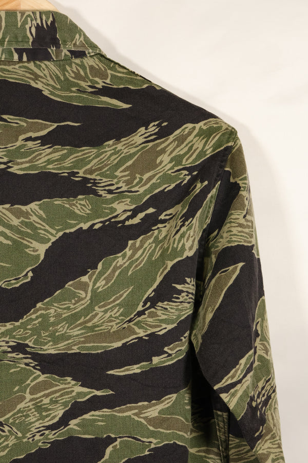 Mid-1960s US Cut Okinawa Tiger Lime Green Color Tiger Stripe Shirt Used
