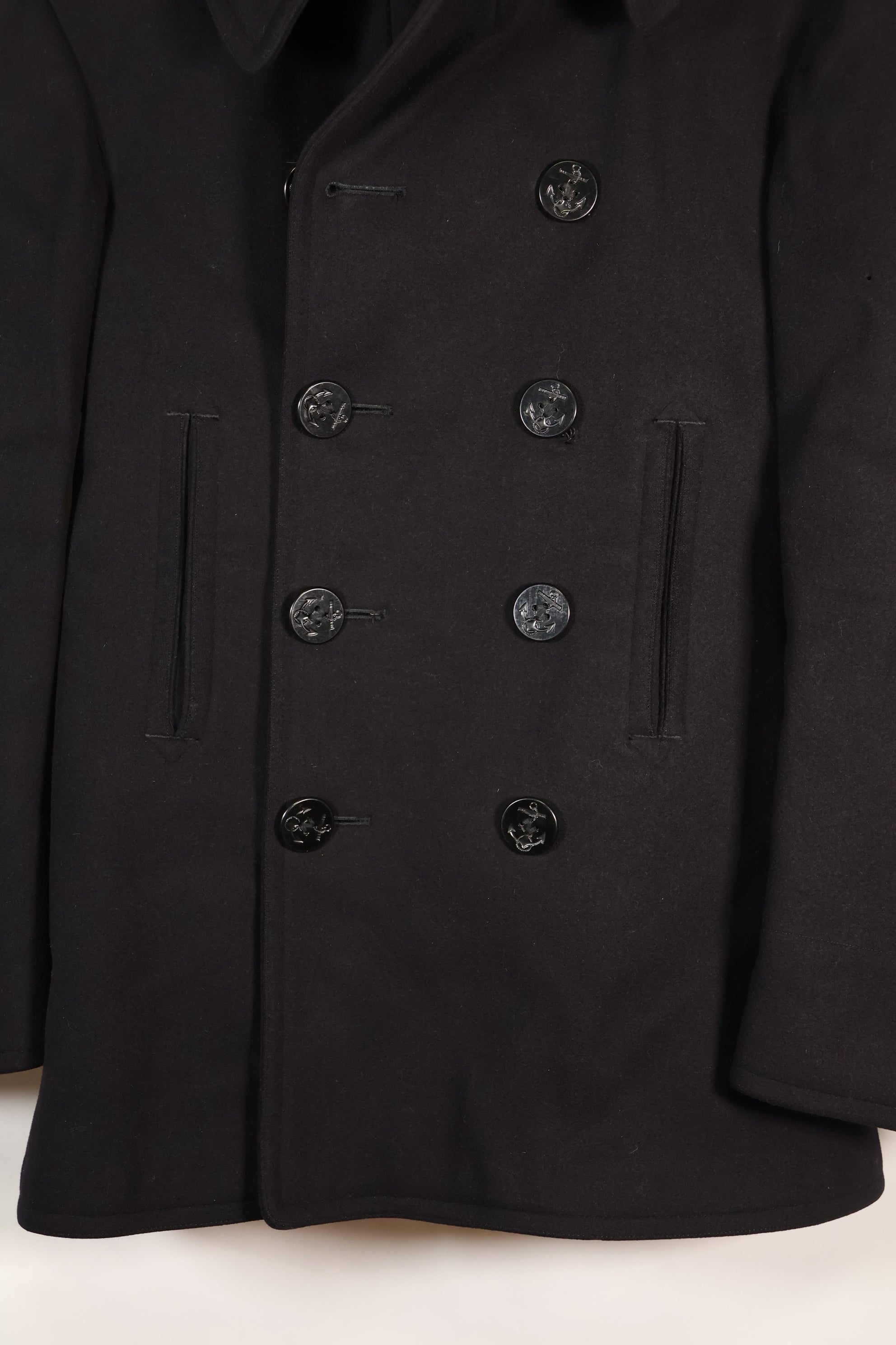 1940's estimated 38 approx. 10 buttons U.S. Navy pea coat in good condition A