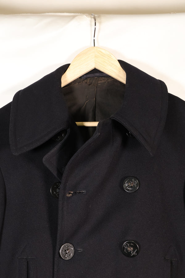 1940's estimated 38 approx. 10 buttons U.S. Navy pea coat in good condition B