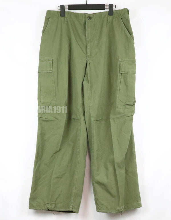 Original late model ripstop fabric jungle fatigues pants, L-S 1969, size adjustable.