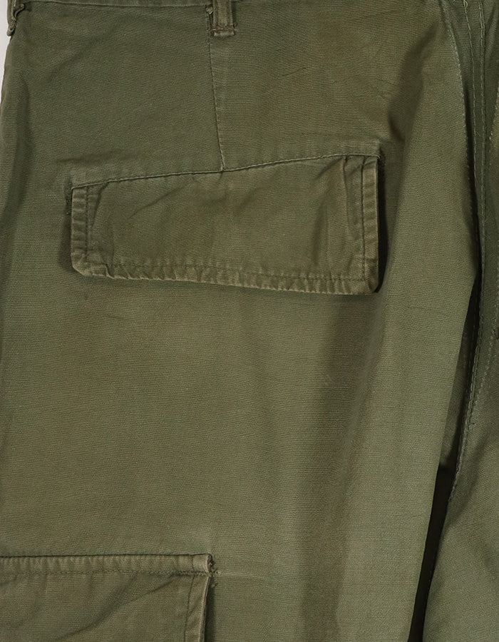 Real 1967 Poplin jungle fatigues pants, used, button damaged.